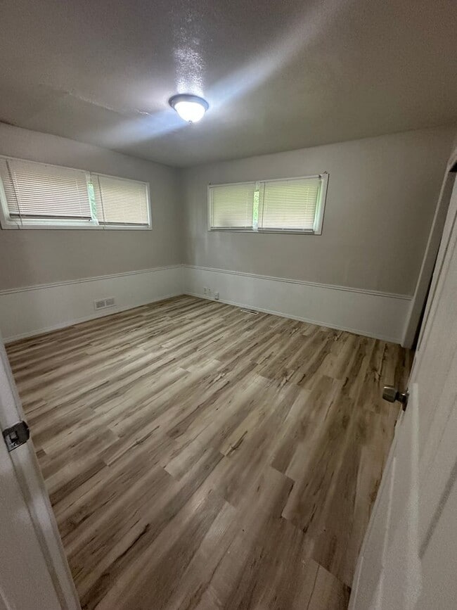 Building Photo - 3 bedroom 1 Bath