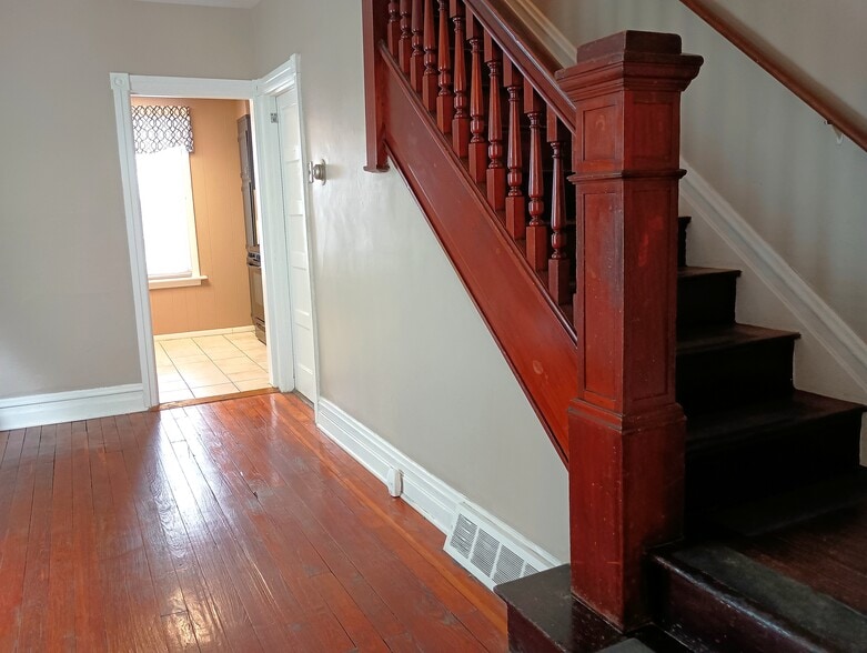 Building Photo - 513 Hanover St