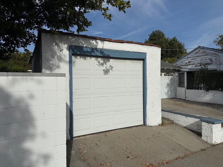 Building Photo - 2175 E Del Mar Blvd