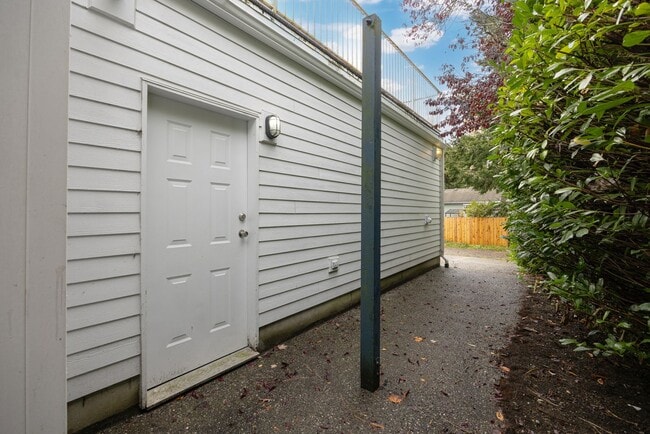 Building Photo - 1301-1305 Mitchell Ave