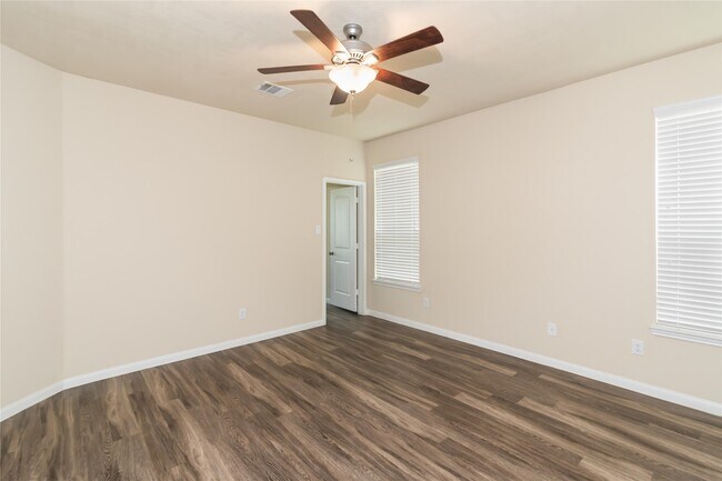 Building Photo - 9522 Yellow Rose Dr