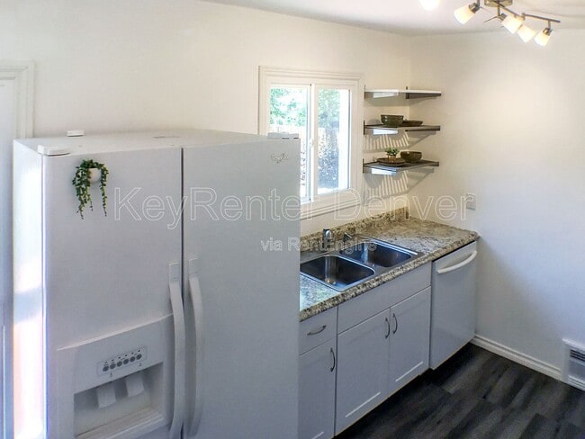 Building Photo - 1285 S Holly St