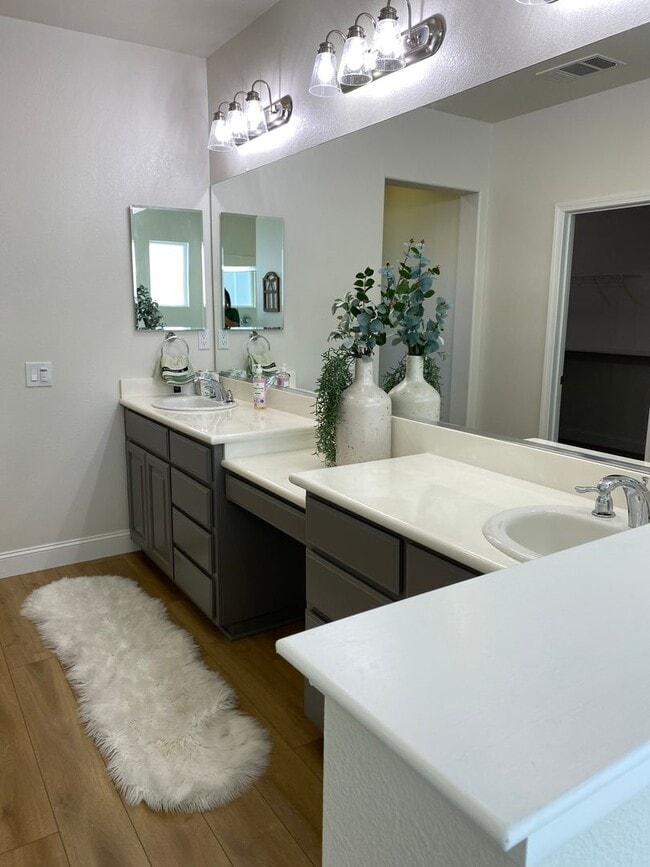 Building Photo - BEAUTIFUL TWO STORY MERCED HOME FOR RENT!