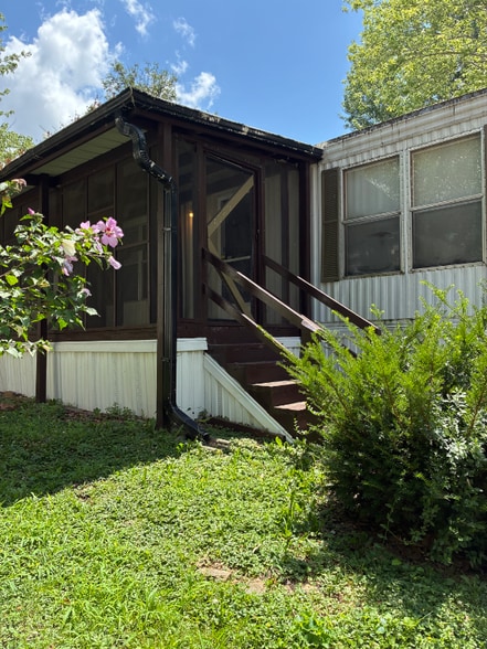 Primary Photo - 2710 N Farm Rd 137