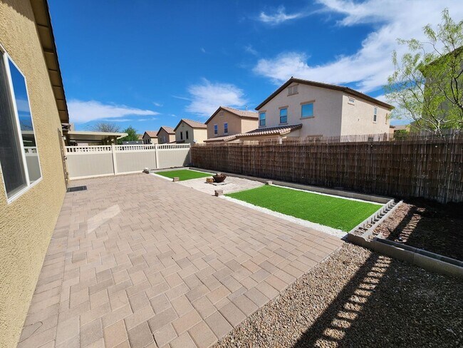 Building Photo - Beautiful Single Story 3 Bedroom close to Cadence