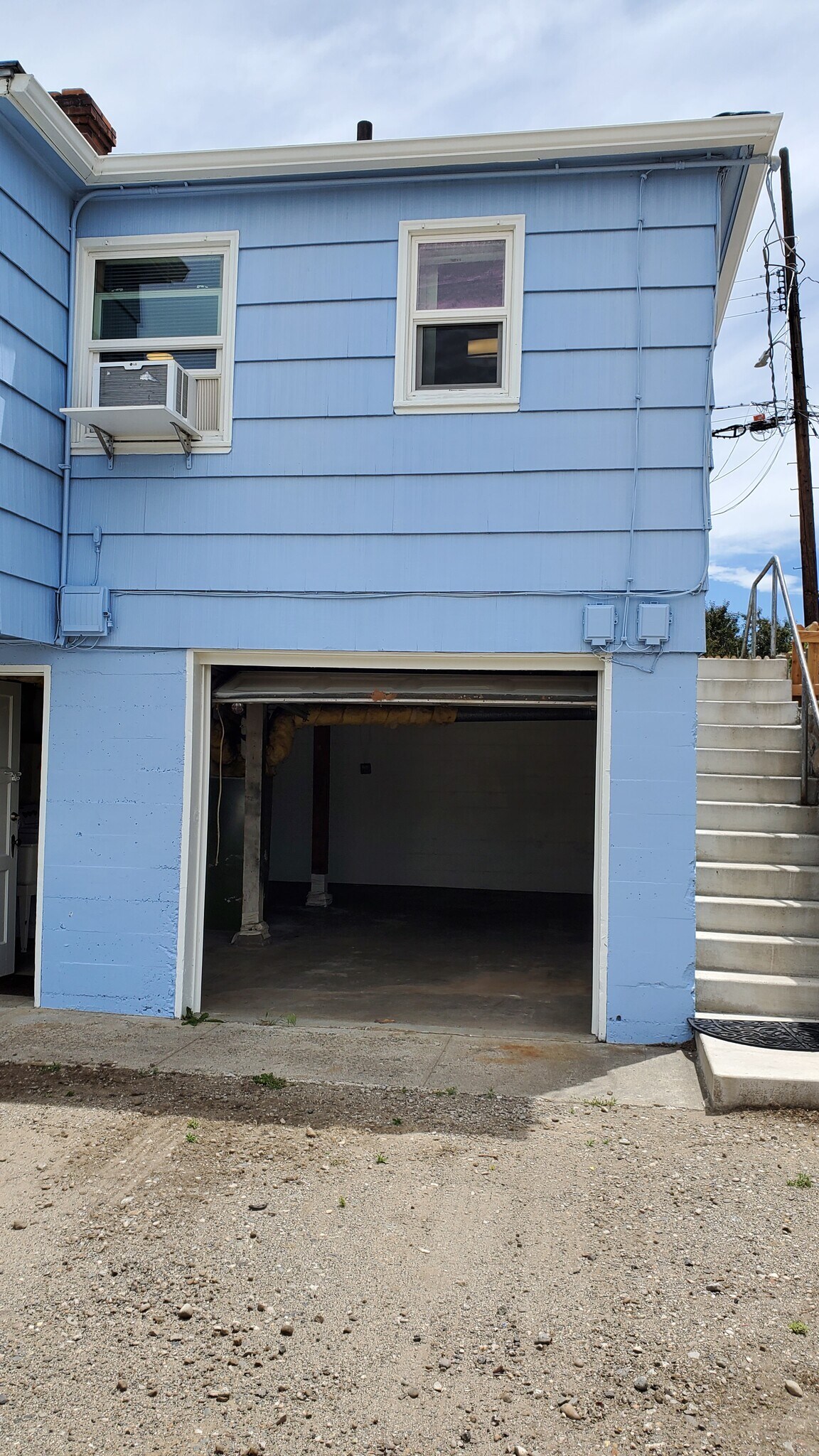 Building Photo - 849 Roberts St