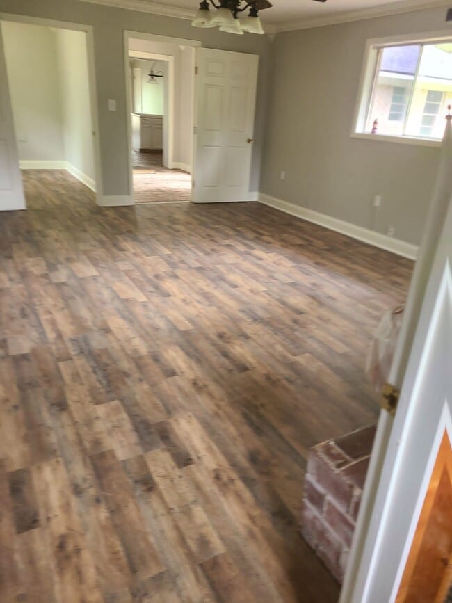 Building Photo - 3218 Seminole Dr