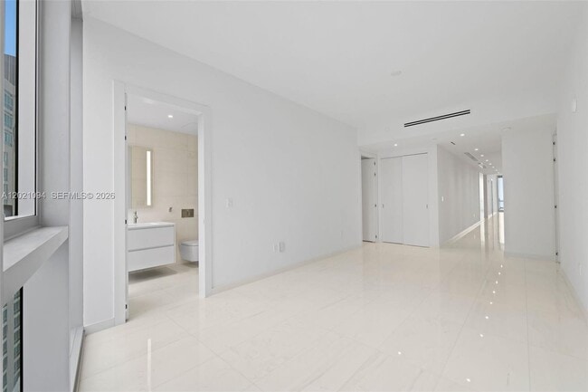 Building Photo - 300 Biscayne Blvd Way