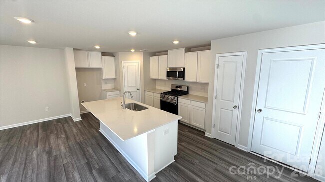 Building Photo - 3307 Crawford Ave