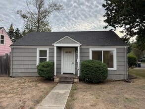 Building Photo - 2 Bedroom Duplex in S. Eugene/Campus Area Eugene