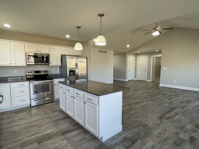 Building Photo - Built in 2020! 3 Bed 2 Bath w/ FENCE and UF Walk Out Basement