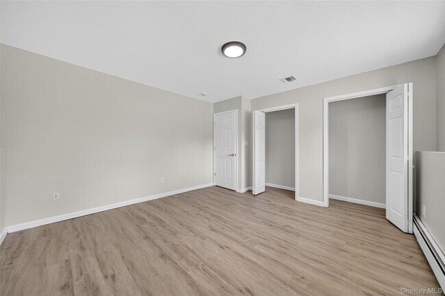 Building Photo - 18 Fordham Ln