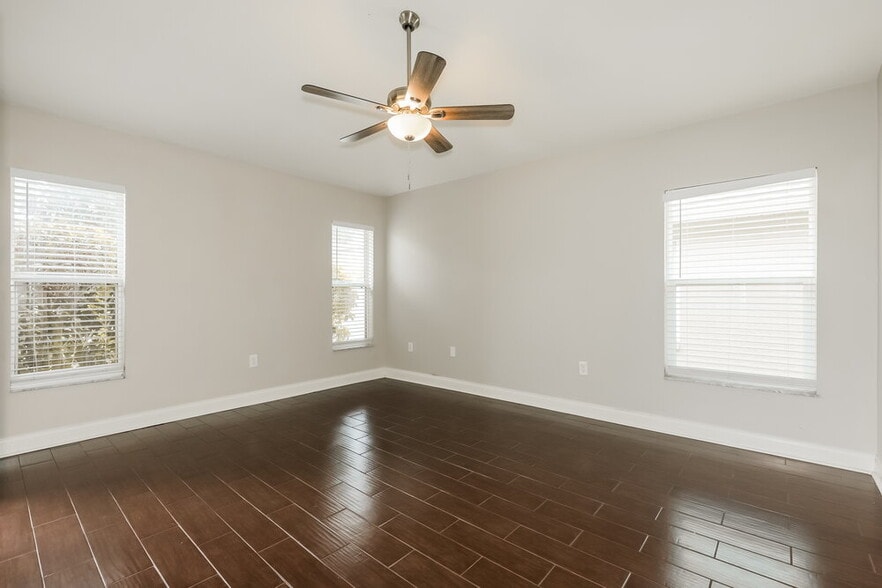 Building Photo - 10124 Coldwater Loop