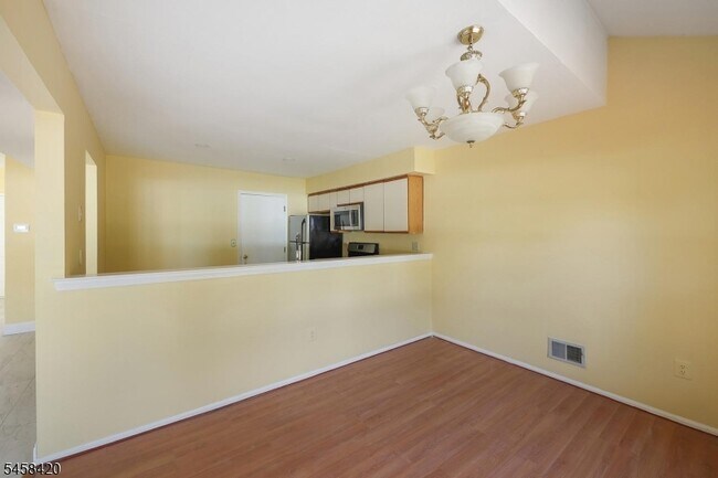 Building Photo - 44 Whitby Cir
