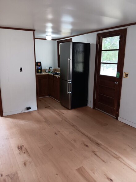 Building Photo - 2550 Silver Lake Spur