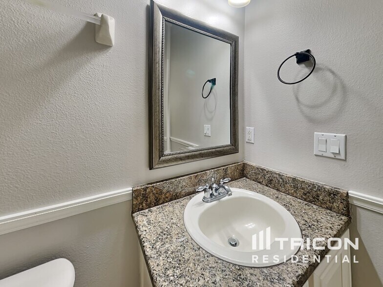 Building Photo - 20409 Sultana Ct