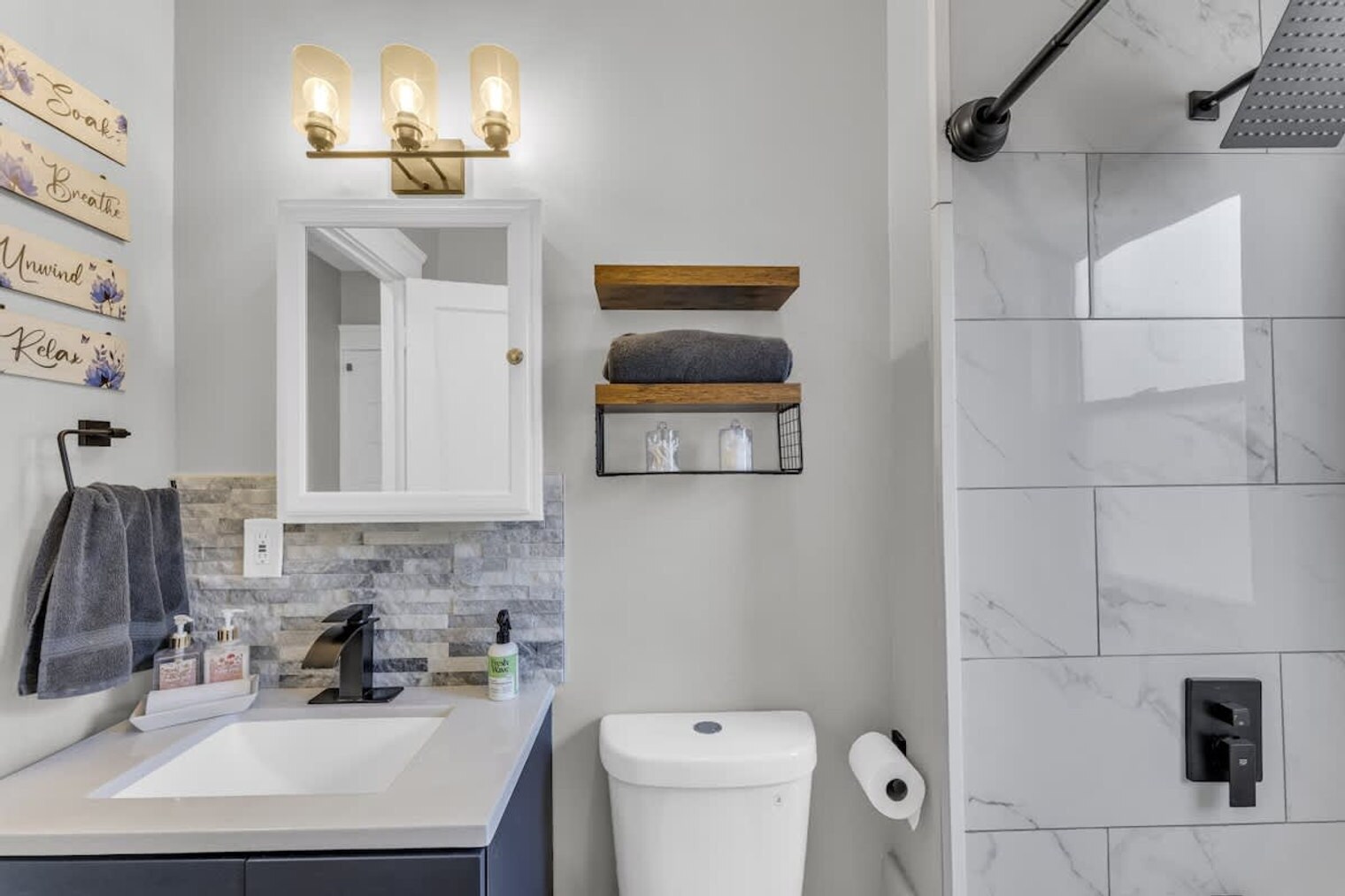 Building Photo - 2638 E 126th St