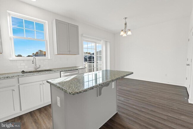 Building Photo - 985 Lorewood Grove Rd