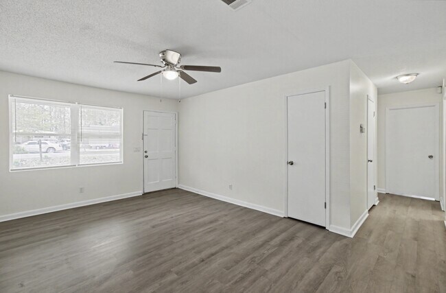 Building Photo - 740 Fleming Rd