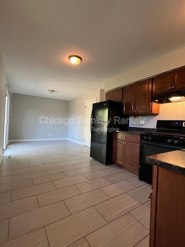 Building Photo - 17504 Oakwood Dr