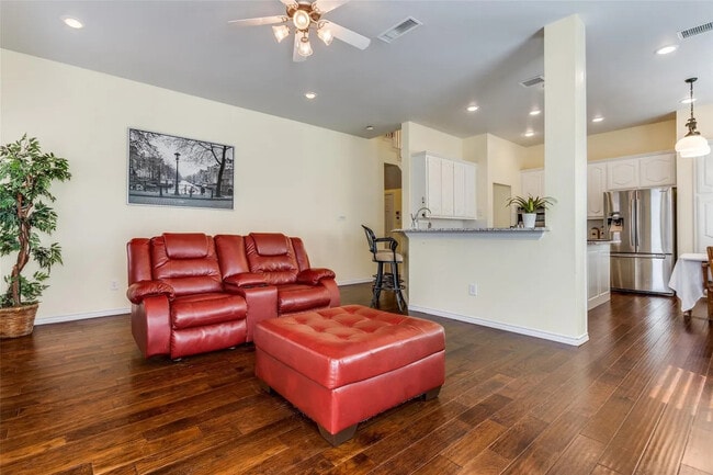 Building Photo - 2704 Orchid Dr