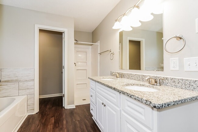 Building Photo - 3001 High Rigger Dr