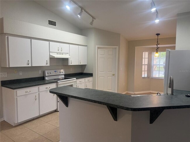 Building Photo - 620 Reflections Loop W