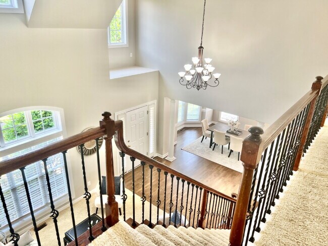 Building Photo - SPACIOUS AND CONVENIENT