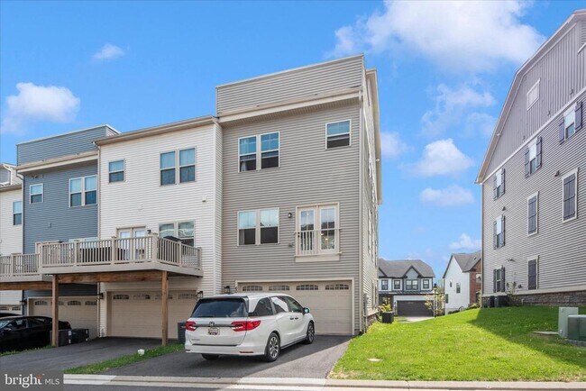 Building Photo - 6042 Fallfish Ct