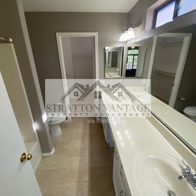 Building Photo - 10646 W Alvarado Rd