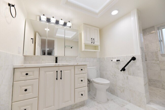 Building Photo - 412 Avenida Santa Barbara