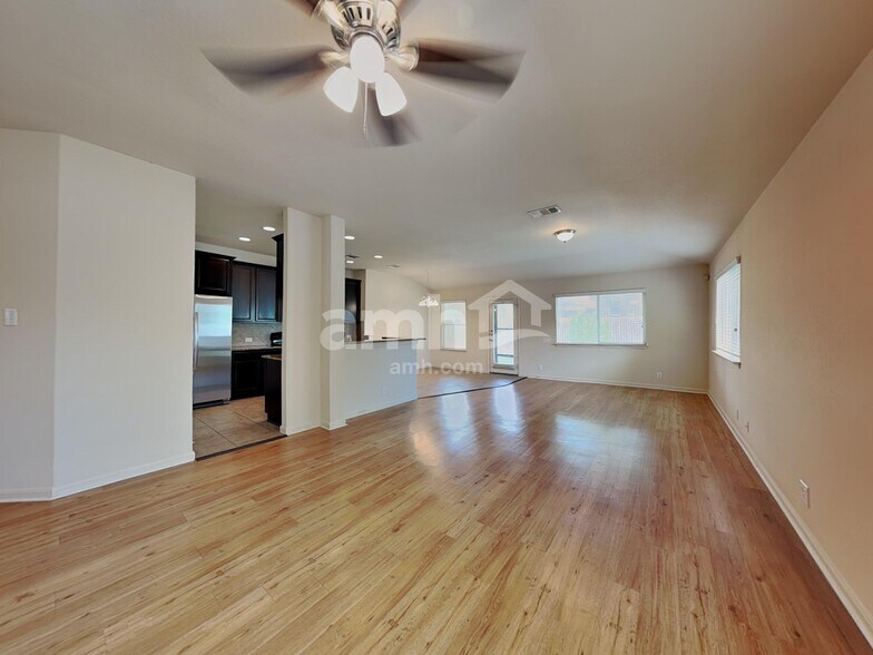 Building Photo - 2129 Hazelwood Dr