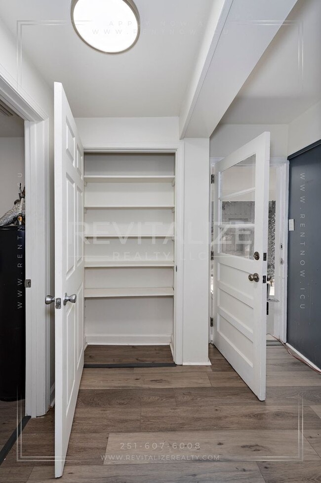 Building Photo - Fully Renovated 3 Bed 2 Bath Home!