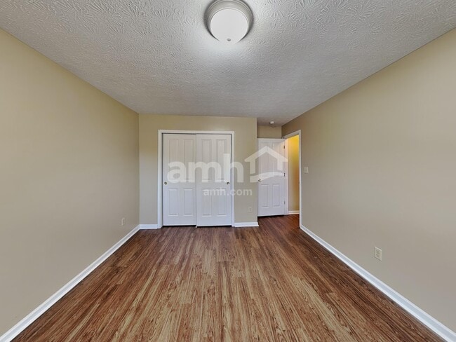 Building Photo - 127 Trails End