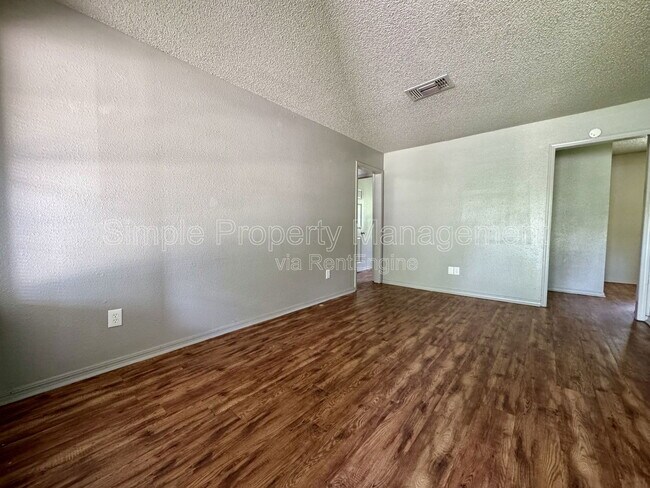 Building Photo - 4717 Creekwood Dr