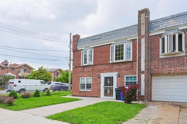 Building Photo - 90-01 70th Dr