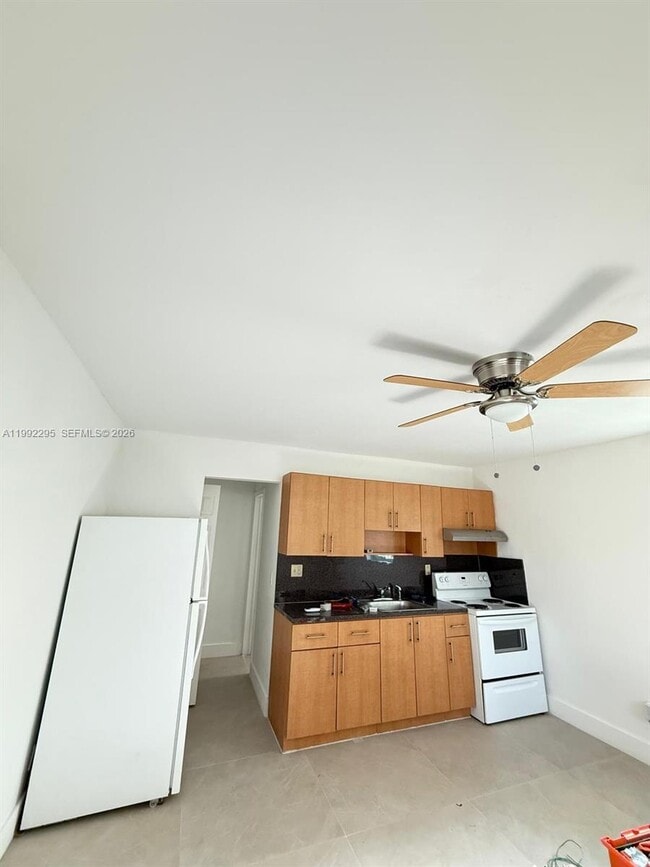 Building Photo - 242 SW 11th St