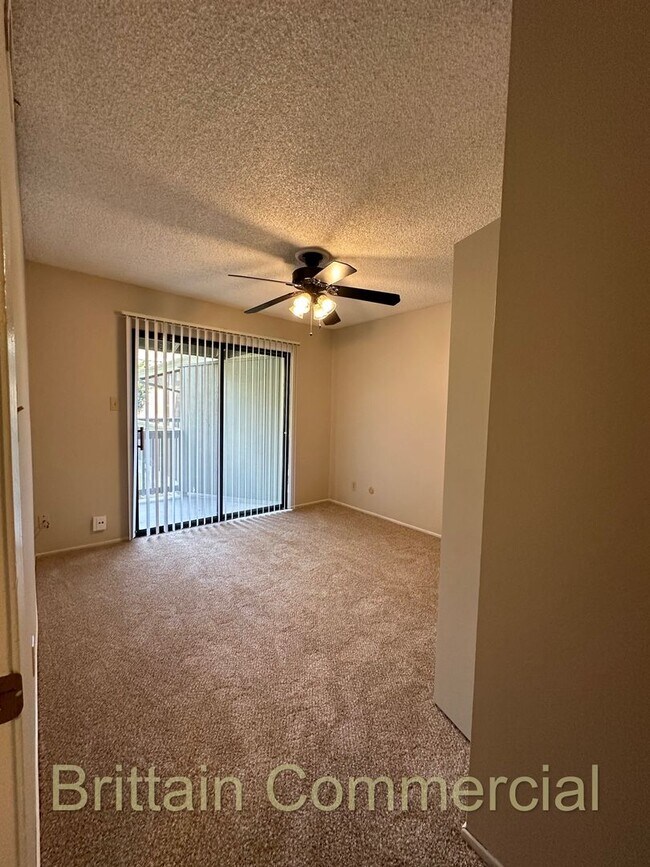 Building Photo - 6531 Lake Park Dr