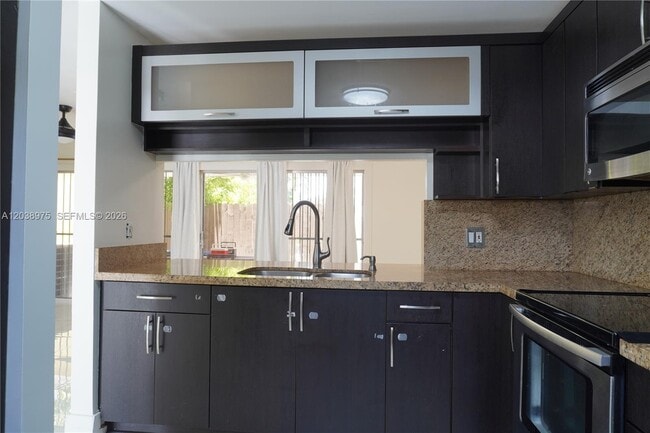Building Photo - 9132 SW 148th Ct