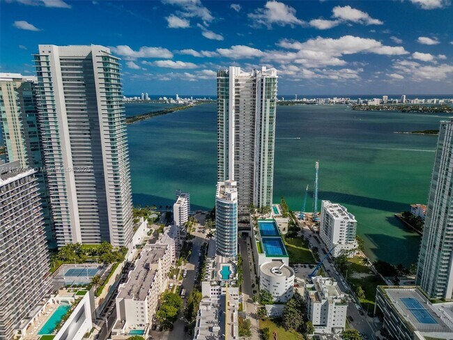 Building Photo - 480 NE 30th St