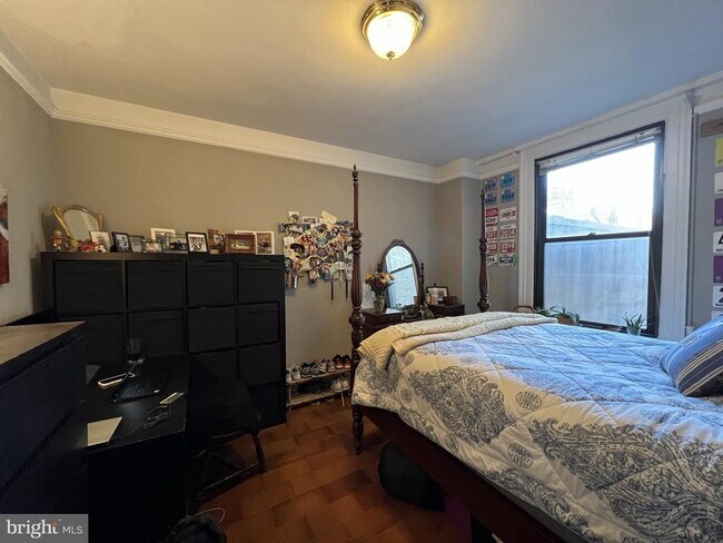 Building Photo - 2031 Locust St