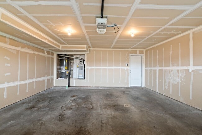 Building Photo - Modern Townhome for rent near the River Di...