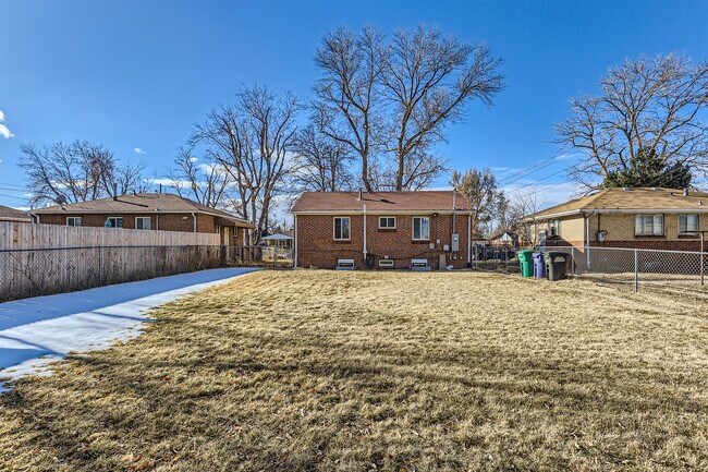 Building Photo - 3264 Niagara St