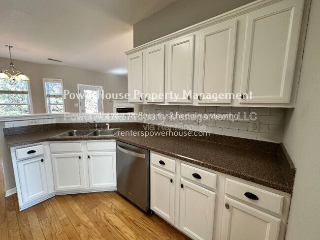 Building Photo - 2403 Walnut Tree Ln