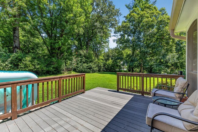 Building Photo - 723 Forest Ridge Dr