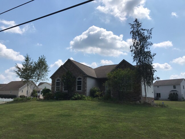 Building Photo - 1686 Sandy Lake Rd