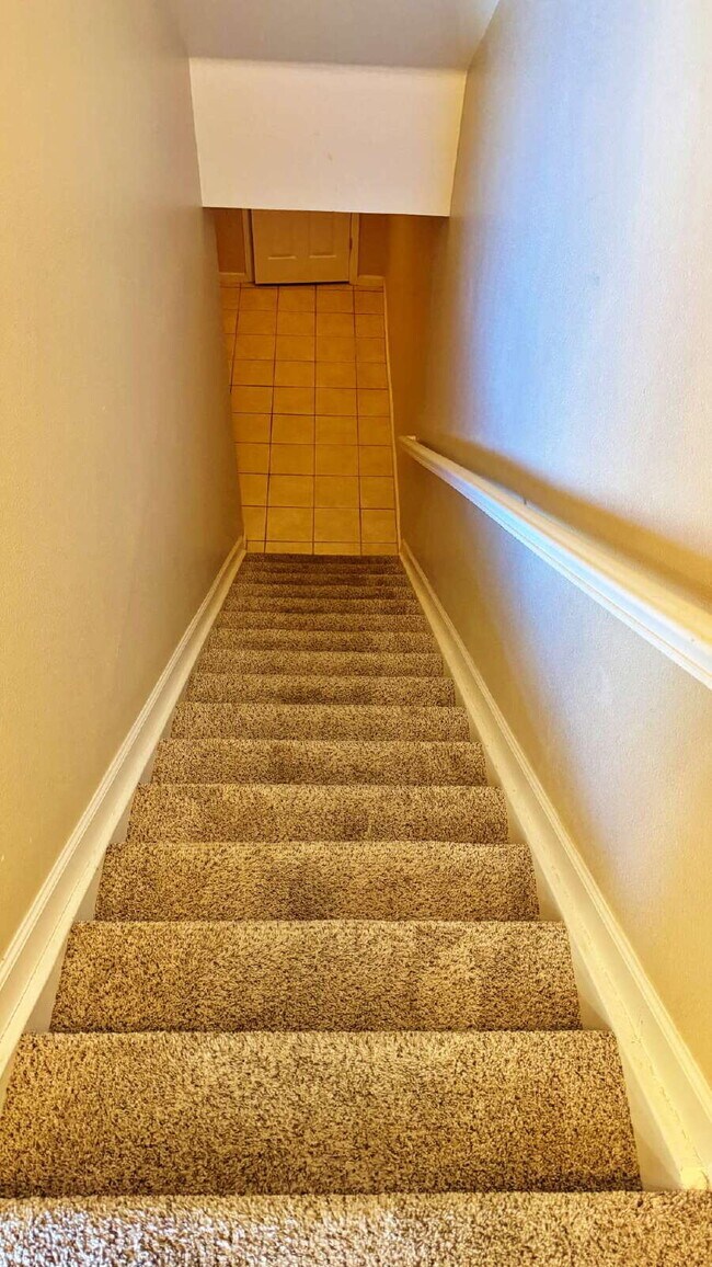 Building Photo - Spacious 2 Bed 2 Bath Townhome across from Aurora Mall and I-225, Close to Buckley SFB!