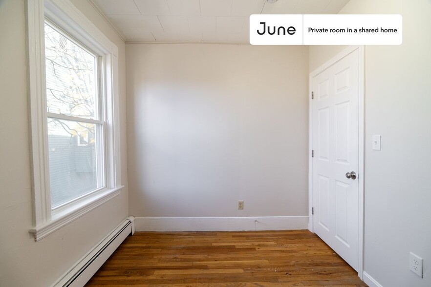 Primary Photo - Private bedroom in 3 bed/1 bath Home