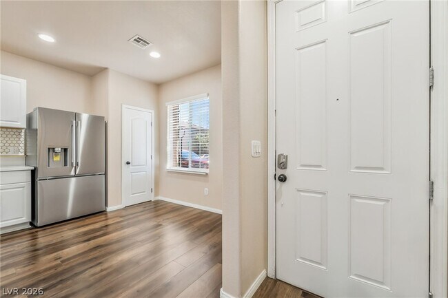 Building Photo - 10471 Masons Creek St