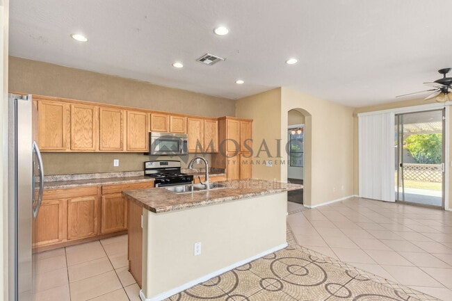 Building Photo - 3018 S 102nd Ln